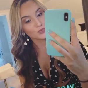 Meet your Posher, Courtney